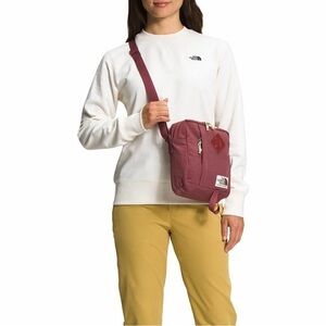 NWOT - The North Face Berkeley Crossbody Bag